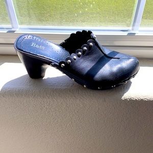 Bass black leather clogs 8.5